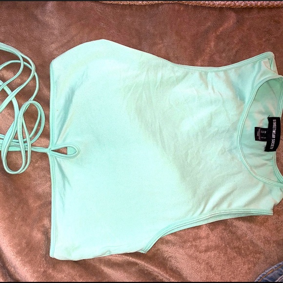 Green tie waist crop top. - Picture 3 of 4